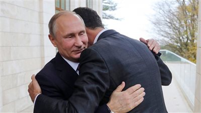 صحيفة أمريكية تكشف تفاصيل «صفقة العناق» بين بوتين وبشار
