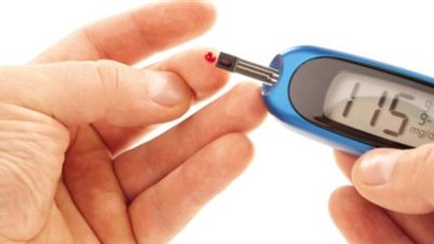 في يومه العالمي.. التخلص من مرض السكر ليس مستحيلا.. حقنة جديدة تعمل من خلال المخ تقضي عليه.. برنامج لمدة 8 أسابيع كفيل بالتخلص منه.. ومتعافى: التزمت بنظام غذائي وتناول الأدوية