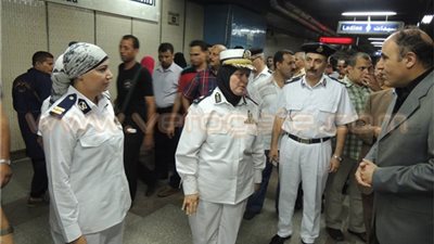 مساعد وزير الداخلية لشرطة النقل يقود حملة على محطات مترو الأنفاق.. ضبط 28 قضية مخدرات و50 مشتبهًا بهم.. وتحصيل 323 غرامة فورية و12 مخالفة ركوب بعربة السيدات.. و