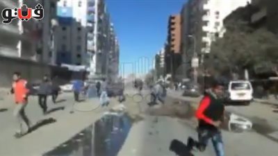 بالفيديو.. اشتباكات عنيفة بين الأمن والإخوان بـ