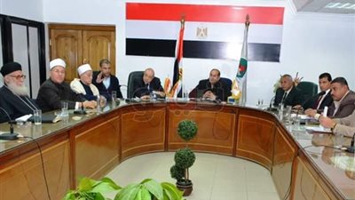 محافظة سوهاج يترأس اجتماع مجلس أمناء العائلة (صور)