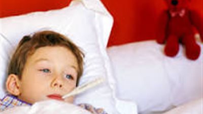 5 أطعمة ممنوع تناولها أثناء إصابة الأطفال بارتفاع درجة الحرارة