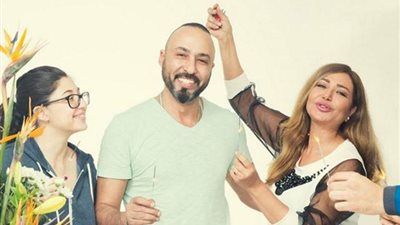 ليلى علوي تحتفي بعيد ميلاد خالد فضة بتورتة