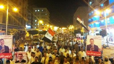 تجمع العشرات من أنصار الإرهابية بجسر السويس