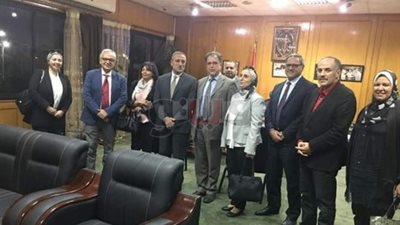 محافظة الإسماعيلية يناقش إنشاء معمل لمرضى الأورام مع فريق فرنسى