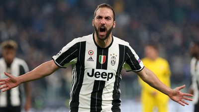 هيجواين يقود هجوم يوفنتوس أمام برشلونة بدوري الأبطال