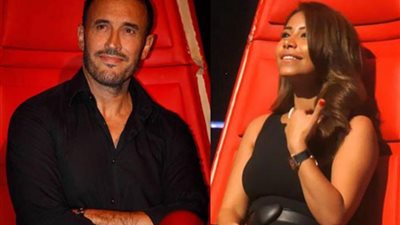 شيرين تقبل كاظم الساهر على الهواء في «ذا فويس»