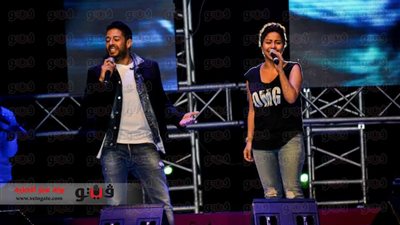 بالصور.. شيرين تغني مع حماقي بـ