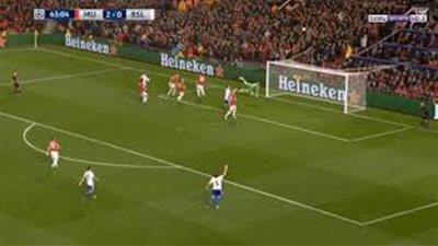 مانشستر يونايتد يتعادل سلبيا مع بازل في الشوط الأول