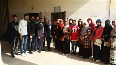 «آداب حلوان» تنظم زيارة لجهاز تنمية المشروعات الصغيرة (صور)