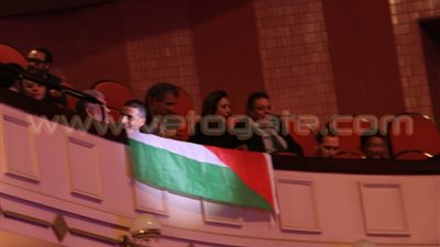بالصور.. جمهور مارسيل خليفة يرفعون «العلم الفلسطيني» بدار الأوبرا