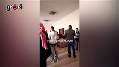 موظفو جامعة عين شمس للطلاب: «اللي مامضاش يمضي الوزير هيمشي» (فيديو)