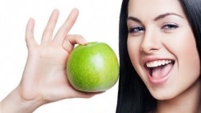 ماسك «التفاح والشوفان» يمنحك بشرة أكثر حيوية ونضارة