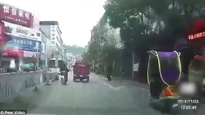 فرار رجل من الموت بأعجوبة (فيديو وصور)