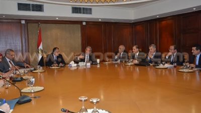 «قابيل» يبحث مع «عامر» سبل تحقيق السياسة النقدية لخطط وأهداف الدولة