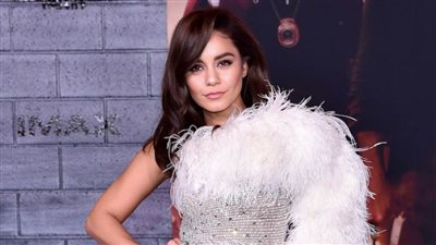 بعد أسبوع من انفصالها عن حبيبها.. فانيسا هادجنز في موعد جديد