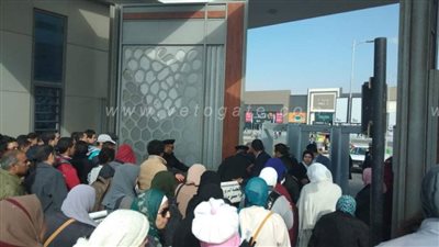 تواجد أمني مكثف أمام بوابات معرض القاهرة للكتاب | صور