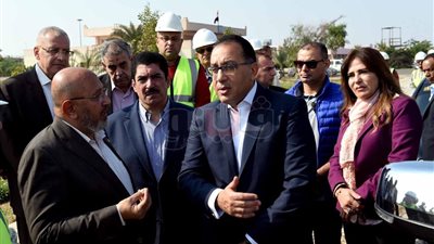 مدبولي يتفقد مشروع محطة معالجة الصرف الصحي بالجبل الأصفر