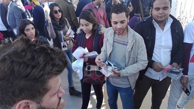 أقلام وعصائر ومياه وحظاظات..وسائل الدعاية بالزمالك (فيديو وصور)