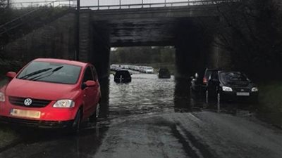 الفيضانات تغرق بريطانيا والسلطات تجلي المواطنين (صور)