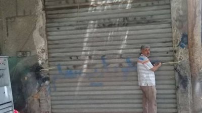 غلق المحال المخالفة بحلوان وعين شمس