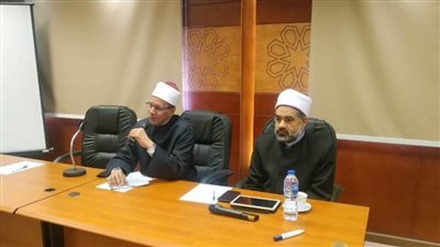 صالح عباس يلتقي أئمة وواعظات ليبيا بمنظمة خريجي الأزهر | صور