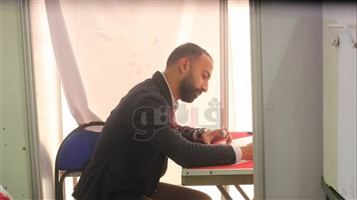 هشام يكن ومحمد إبراهيم يدليان بصوتهما في انتخابات الزمالك