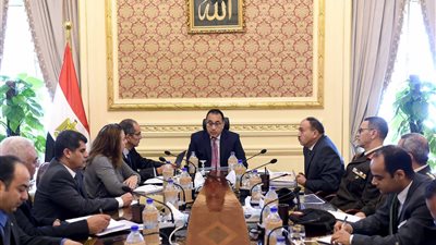 مدبولي يتابع الموقف التنفيذي للبنية الأساسية للاتصالات بالعاصمة الإدارية