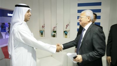 وزير الاتصالات يبحث مع 