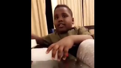 رد فعل مصري لحظة محاولة سعوديين التحدث باللهجة المصرية (فيديو)