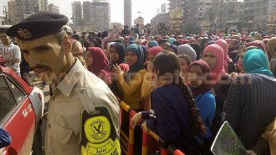 بالصور.. وقفة احتجاجية لطلاب الثانوية العامة أمام مبنى محافظة الشرقية