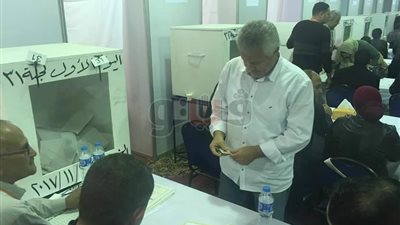 محمد حلمي يدلي بصوته في انتخابات الزمالك