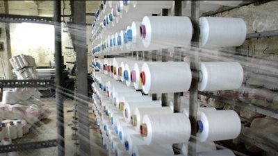 رحلة صناعة القماش.. «من الفتلة.. للتوب» (فيديو )