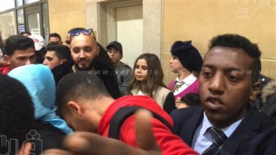 أول ظهور بعد الخطوبة.. علي غزلان ومنة عرفة في معرض الكتاب | فيديو وصور