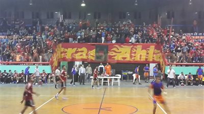 بالصور.. ألتراس أهلاوى يساند فريق اليد أمام الشمس في الدوري