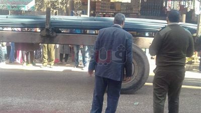 مصرع طفل دهسه جرار زراعي أمام مدرسة بالخصوص (صور)