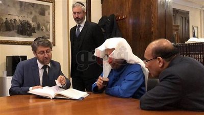 حاخامان في فرنسا يلتقيان مسئولين سعوديين (صور)