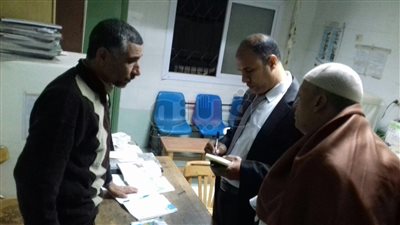 جولة جديدة لوكيل صحة أسيوط على المستشفيات بـ«الجلبية والعمة» (صور)