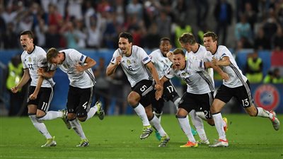 ألمانيا تتقدم على روسيا بثلاثية في الشوط الأول (فيديو)