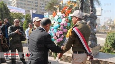 بالفيديو والصور.. محافظ الفيوم يضع إكليلا من الزهور على النصب التذكاري