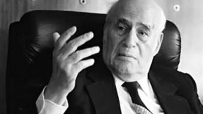 مصطفى أمين يتنبأ بأخبار الصحف لو قامت الحرب