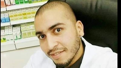 اللحظات الأخيرة في حياة الصيدلي المصري المقتول بالسعودية.. رفض  طلب سعودي إرجاع «بامبرز» فتوعده.. سدد له 7 طعنات نافذة.. تليفون «أمير» يعطل إسعافه.. واتصل بوالدته يودعها قبل الحادث