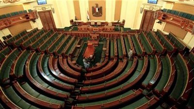 موظف بـ«النواب» يدعو الأعضاء برفع الأيدي في تجربة التصويت الإلكتروني