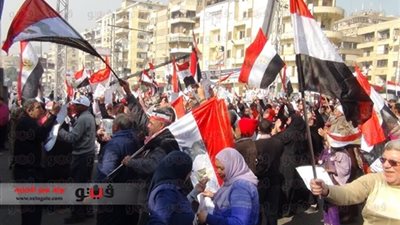 حصيلة منتصف يوم الاحتفال بالذكرى الثالثة لـ«ثورة يناير».. المصريون يحتفلون بالميادين.. الجماهير تتصدى لمظاهرات «الإرهابية» بالمحافظات..الأمن يواجه «المحظورة» بالقاهرة.. و