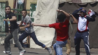 اشتباكات عنيفة بين الإخوان وأهالي 