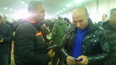 أيمن عبد العزيز يدلي بصوته في انتخابات الزمالك (صور)