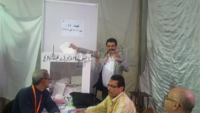 مصطفى عبدالخالق يدلي بصوته في انتخابات الزمالك «صور»