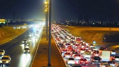 عودة الحركة للطريق الدائري بعد انقلاب سيارة نقل