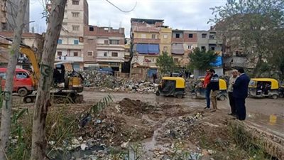 عقارات مائلة وقمامة وبرك صرف صحي.. 