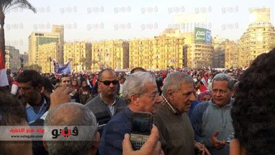 وزير الإسكان يحتفل بذكرى 25 يناير بميدان التحرير